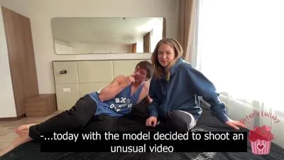 Une adolescente sexy laisse son demi-frère baiser et jouir à lintérieur delle vidéo porno