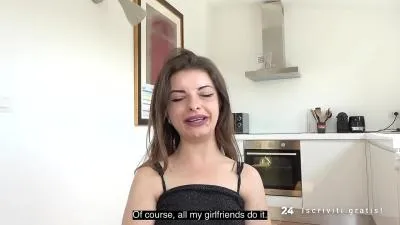 Un nain italien de 147 cm se tape ma bite vidéo porno