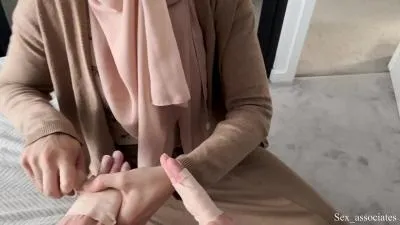 Laide dune belle-mère arabe à son fils aux bras cassés video porno