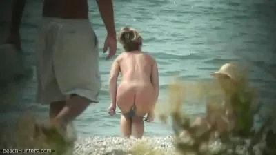 Vidéo de nudisme sur une plage publique vidéo porno